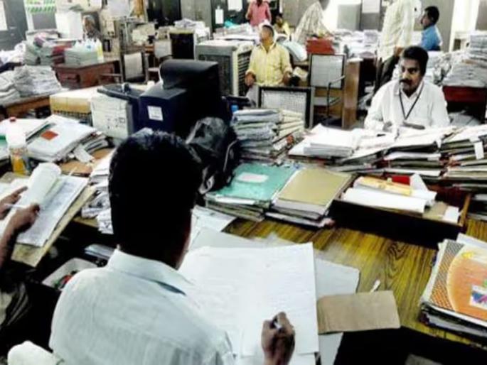 20 percent of employees' salaries to contractors; Change in plan but not fresh tender; The benefit is for the contractors | कर्मचाऱ्यांच्या पगाराचे २० टक्के कंत्राटदारांना; योजनेत बदल पण, नव्याने निविदा नाही; फायदा कंत्राटदारांचाच 20 percent of employees' salaries to contractors; Change in plan but not fresh tender; The benefit is for the contractors | कर्मचाऱ्यांच्या पगाराचे २० टक्के कंत्राटदारांना; योजनेत बदल पण, नव्याने निविदा नाही; फायदा कंत्राटदारांचाच