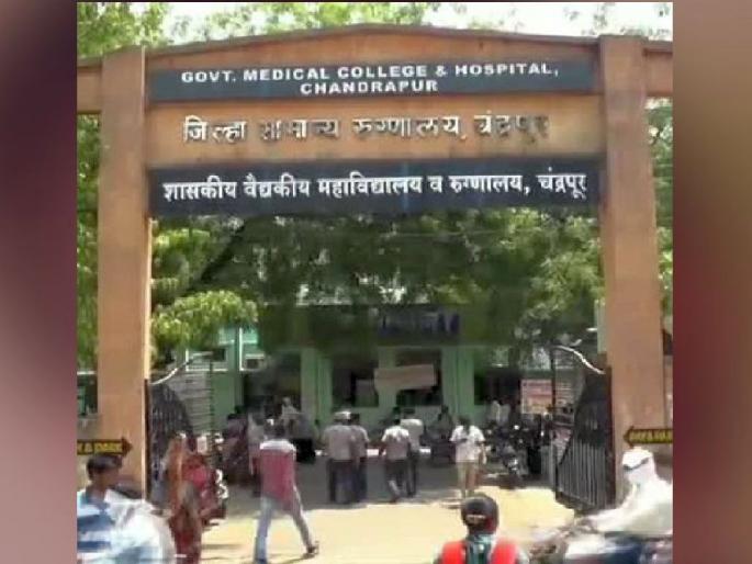 four arrested for beating up Medical college doctor in chandrapur; Second incident in a week | वैद्यकीय महाविद्यालयातील डॉक्टरांना मारहाण, चौघांना अटक; आठवडाभरातील दुसरी घटना four arrested for beating up Medical college doctor in chandrapur; Second incident in a week | वैद्यकीय महाविद्यालयातील डॉक्टरांना मारहाण, चौघांना अटक; आठवडाभरातील दुसरी घटना