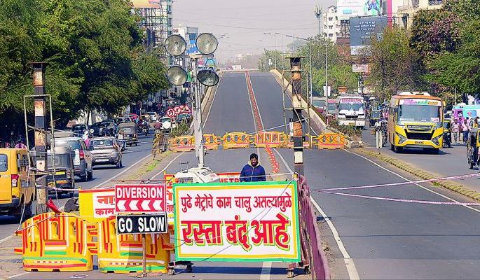 Adivasi Gowar Shaheed flight bridge closed for vehicular traffic | आदिवासी गोवारी शहीद उड्डाण पूल वाहतुकीसाठी बंद