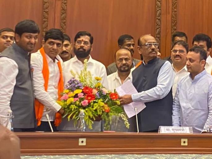 Finally Bajaria father, son in Shinde group; Entered in the presence of the Chief Minister | अखेर बाजाेरिया पिता, पुत्र शिंदे गटात; मुख्यमंत्र्यांच्या उपस्थितीत केला प्रवेश Finally Bajaria father, son in Shinde group; Entered in the presence of the Chief Minister | अखेर बाजाेरिया पिता, पुत्र शिंदे गटात; मुख्यमंत्र्यांच्या उपस्थितीत केला प्रवेश