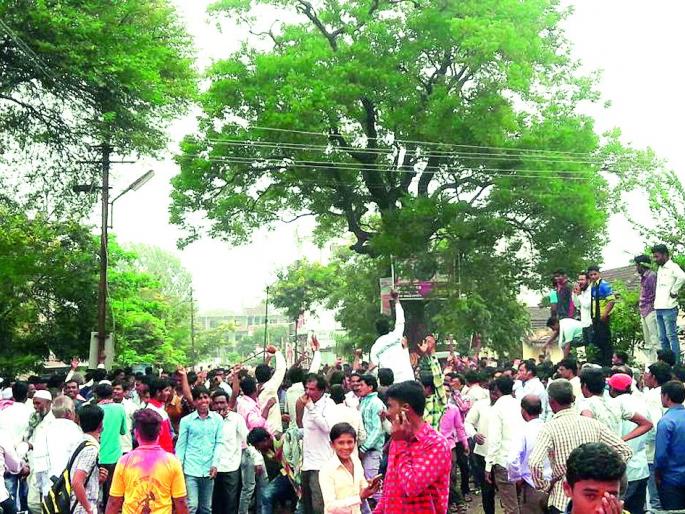 Buldana: The victorious sarpanch, the joy of the members | बुलडाणा : विजयी सरपंच, सदस्यांचा जल्लोष Buldana: The victorious sarpanch, the joy of the members | बुलडाणा : विजयी सरपंच, सदस्यांचा जल्लोष