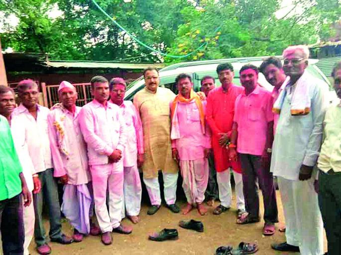 Mehkar: Shivsena's saffron on 77 gram panchayats | मेहकर : ७७ ग्रामपंचायतींवर शिवसेनेचा भगवा Mehkar: Shivsena's saffron on 77 gram panchayats | मेहकर : ७७ ग्रामपंचायतींवर शिवसेनेचा भगवा