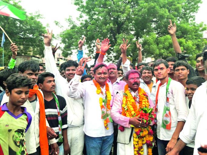 Indri: Congress flag on Gram Panchayat | उंद्री : ग्रामपंचायतवर काँग्रेसचा झेंडा Indri: Congress flag on Gram Panchayat | उंद्री : ग्रामपंचायतवर काँग्रेसचा झेंडा