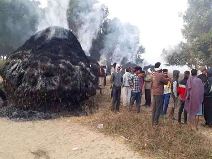 Paddy burnt at Kotjambura, loss of 1.5 lakh of farmer in gondia | कोटजांभूरा येथे धानाचे पुंजणे जाळले, दीड लाखांचे नुकसान Paddy burnt at Kotjambura, loss of 1.5 lakh of farmer in gondia | कोटजांभूरा येथे धानाचे पुंजणे जाळले, दीड लाखांचे नुकसान