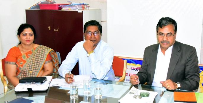 Kolhapur: Take care that customers will not be exploited: Arun Deshpande | कोल्हापूर : ग्राहकांचे शोषण होणार नाही याची दक्षता घ्या: अरुण देशपांडे Kolhapur: Take care that customers will not be exploited: Arun Deshpande | कोल्हापूर : ग्राहकांचे शोषण होणार नाही याची दक्षता घ्या: अरुण देशपांडे