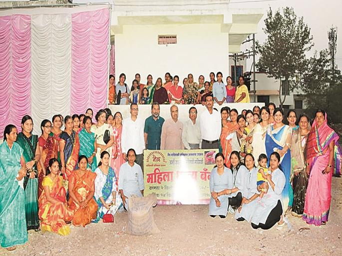 'Women's Grain Bank' stands strongly for the hungers | उपाशी पोटी धडपडणाऱ्या जिवांसाठी उभी राहिली ‘महिला धान्य बँक’ 'Women's Grain Bank' stands strongly for the hungers | उपाशी पोटी धडपडणाऱ्या जिवांसाठी उभी राहिली ‘महिला धान्य बँक’
