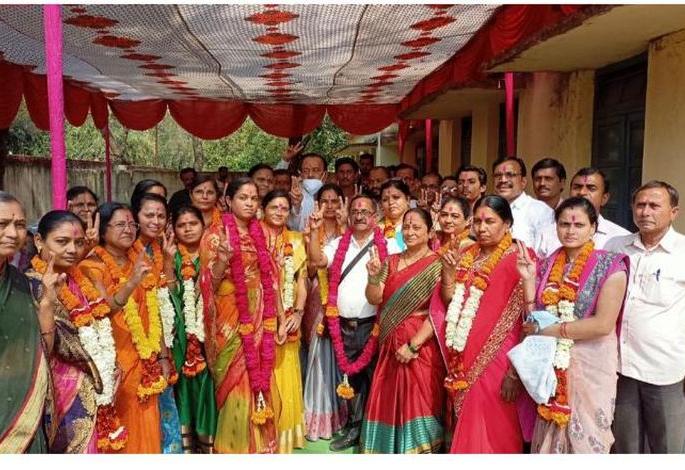 Congress wins in Sarpanch elections: Congress Sarpanch in 61 villages | सरपंच निवडणुकीत काँग्रेसची बाजी : ६१ ग्रा.पं.मध्ये काँग्रेसचे सरपंच Congress wins in Sarpanch elections: Congress Sarpanch in 61 villages | सरपंच निवडणुकीत काँग्रेसची बाजी : ६१ ग्रा.पं.मध्ये काँग्रेसचे सरपंच