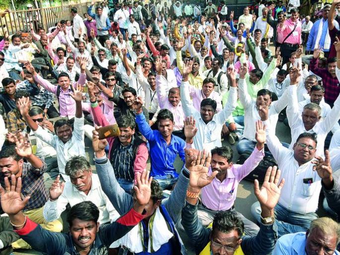 Pay regular monthly stipends to the rural workers | ग्रामरोजगार सेवकांना ठराविक मासिक मानधन द्या Pay regular monthly stipends to the rural workers | ग्रामरोजगार सेवकांना ठराविक मासिक मानधन द्या