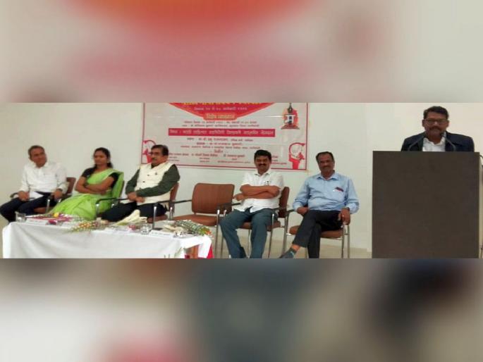 Rural litterateur and literature in Gadchiroli district do not have state recognition; Intellectuals expressed regret | जिल्ह्यातील ग्रामीण साहित्यिक व साहित्याला राजमान्यताच नाही; विचारवंतांची खंत Rural litterateur and literature in Gadchiroli district do not have state recognition; Intellectuals expressed regret | जिल्ह्यातील ग्रामीण साहित्यिक व साहित्याला राजमान्यताच नाही; विचारवंतांची खंत