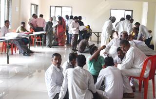 The plans made by the Gram Panchayat in Solapur district are not approved yet, after falling in the 20th Finance Commission's 203 crore Gram Panchayat | १४ व्या वित्त आयोगाचे २०३ कोटी ग्रामपंचायतींकडे पडून, सोलापूर जिल्ह्यातील ग्रामपंचायतीने बनविलेल्या आराखड्यांना अद्याप मंजुरी नाही The plans made by the Gram Panchayat in Solapur district are not approved yet, after falling in the 20th Finance Commission's 203 crore Gram Panchayat | १४ व्या वित्त आयोगाचे २०३ कोटी ग्रामपंचायतींकडे पडून, सोलापूर जिल्ह्यातील ग्रामपंचायतीने बनविलेल्या आराखड्यांना अद्याप मंजुरी नाही