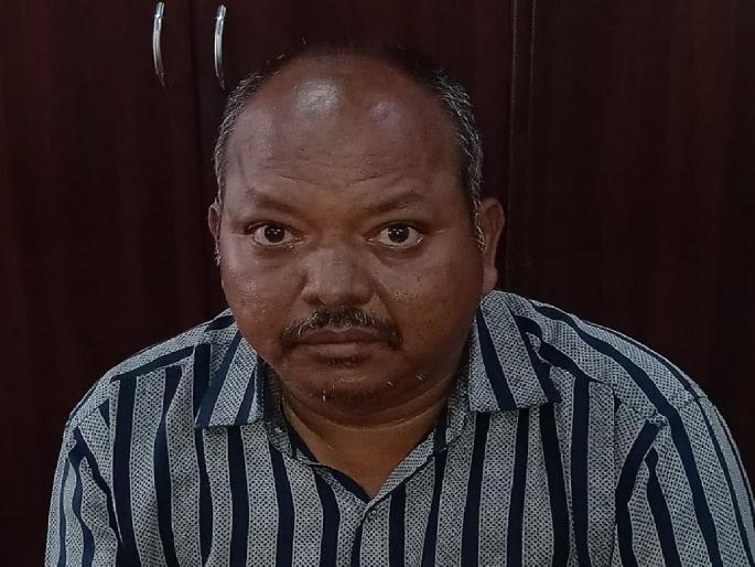 Village development officer arrested red-handed while accepting bribe of Two thousand in kolhapur | Kolhapur: दोन हजाराची लाच स्वीकारताना ग्रामविकास अधिकाऱ्यास रंगेहाथ अटक Village development officer arrested red-handed while accepting bribe of Two thousand in kolhapur | Kolhapur: दोन हजाराची लाच स्वीकारताना ग्रामविकास अधिकाऱ्यास रंगेहाथ अटक