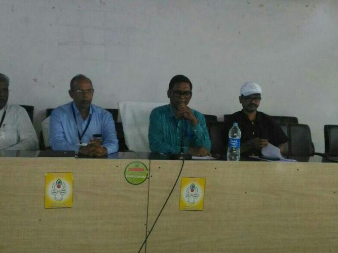 Washim: Review meeting of Gramsevaks on toilets construction | वाशिम : शौचालय बांधकामप्रकरणी ग्रामसेवकांची आढावा बैठक !