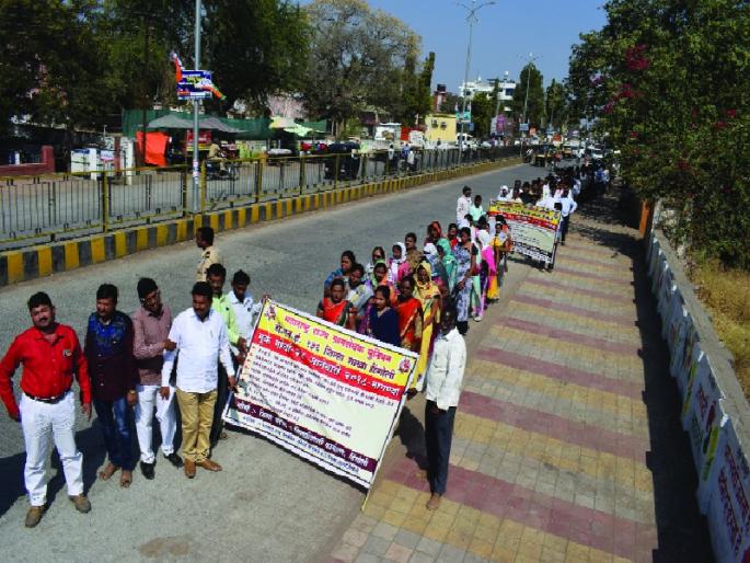 Gramsevak's Front of Hingoli District Kacheri | हिंगोली जिल्हा कचेरीवर ग्रामसेवकांचा मोर्चा Gramsevak's Front of Hingoli District Kacheri | हिंगोली जिल्हा कचेरीवर ग्रामसेवकांचा मोर्चा