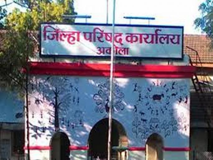 Akola ZP : examination of Gramsevak; Two in the hospital, two absent | ग्रामसेवकांची ऐनवेळी परीक्षा; दोघे रुग्णालयात, दोन गैरहजर Akola ZP : examination of Gramsevak; Two in the hospital, two absent | ग्रामसेवकांची ऐनवेळी परीक्षा; दोघे रुग्णालयात, दोन गैरहजर