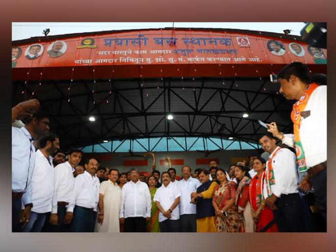 Model bus station on the Western Express Highway | पश्चिम द्रुतगती मार्गावरील मॉडेल बस स्थानक Model bus station on the Western Express Highway | पश्चिम द्रुतगती मार्गावरील मॉडेल बस स्थानक