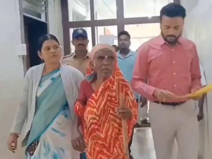 Barshi's grandmother, who went missing in Odisha, returns; She didn't even speak the language, she had taken shelter in an institution | ओडिशात हरवलेल्या बार्शीच्या आजी परतल्या; भाषाही येत नव्हती, संस्थेत घेतला होता आश्रय Barshi's grandmother, who went missing in Odisha, returns; She didn't even speak the language, she had taken shelter in an institution | ओडिशात हरवलेल्या बार्शीच्या आजी परतल्या; भाषाही येत नव्हती, संस्थेत घेतला होता आश्रय
