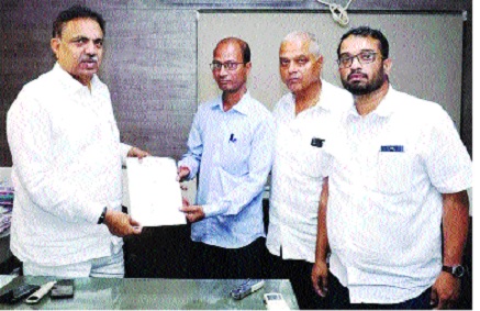 Jayant Patil will present the question of public libraries in the Legislative Assembly | सार्वजनिक ग्रंथालयांचे प्रश्न विधानसभेत मांडणार : जयंत पाटील Jayant Patil will present the question of public libraries in the Legislative Assembly | सार्वजनिक ग्रंथालयांचे प्रश्न विधानसभेत मांडणार : जयंत पाटील