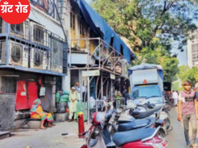 Mumbai traffic became big issue in Kalbadevi area | मुंबई मेरी जान..? मुंबई झाली 'जाम'! काळबादेवी भागात रोजचीच वाहतूक कोंडी Mumbai traffic became big issue in Kalbadevi area | मुंबई मेरी जान..? मुंबई झाली 'जाम'! काळबादेवी भागात रोजचीच वाहतूक कोंडी