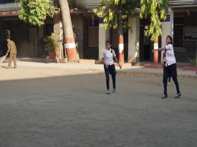 Most of the schools in Guhagar taluka do not have playgrounds | Ratnagiri: गुहागर तालुक्यातील बहुतांश शाळांना क्रीडांगणच नाही Most of the schools in Guhagar taluka do not have playgrounds | Ratnagiri: गुहागर तालुक्यातील बहुतांश शाळांना क्रीडांगणच नाही