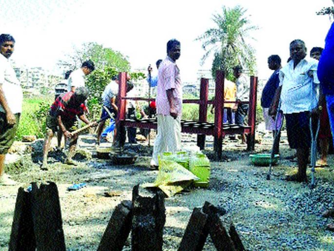 MNS and NCP are also aggressive against the cremation ground | स्मशानभूमीविरोधात मनसे, राष्ट्रवादीही आक्रमक MNS and NCP are also aggressive against the cremation ground | स्मशानभूमीविरोधात मनसे, राष्ट्रवादीही आक्रमक