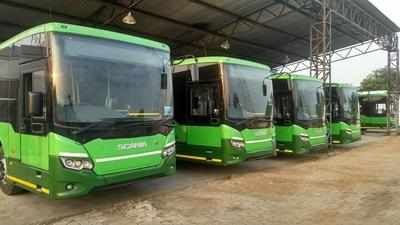 28 green buses from Nagpur laid in dust since five months | नागपुरात पाच महिन्यापासून २८ ग्रीन बसेस धूळखात 28 green buses from Nagpur laid in dust since five months | नागपुरात पाच महिन्यापासून २८ ग्रीन बसेस धूळखात