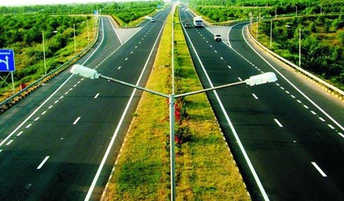 Tirupati will reach six hours early in Solapur's Balaji bhakt by the way | सोलापूरचे बालाजीभक्त मोटारीच्या मार्गाने सहा तास लवकर पोहोचणार तिरूपतीला Tirupati will reach six hours early in Solapur's Balaji bhakt by the way | सोलापूरचे बालाजीभक्त मोटारीच्या मार्गाने सहा तास लवकर पोहोचणार तिरूपतीला