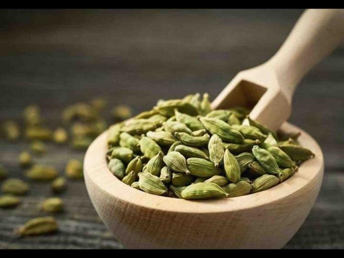 Benefits of eating green cardamom before sleep | रात्री झोपण्याआधी दोन हिरव्या वेलची खाल्ल्याने काय होतं? वाचाल तर रोज खाल! Benefits of eating green cardamom before sleep | रात्री झोपण्याआधी दोन हिरव्या वेलची खाल्ल्याने काय होतं? वाचाल तर रोज खाल!