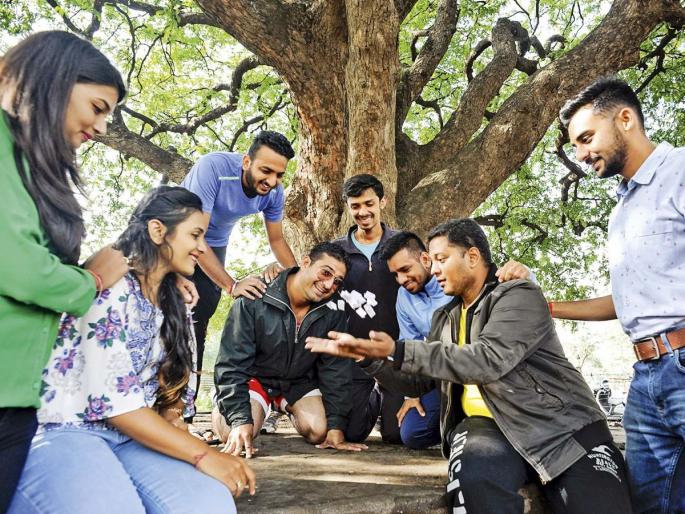 Young children from Kolhapur started coming together | कोल्हापुरातल्या तरुण मुलांनी एकत्र येत सुरु केली झाडांची भिशी