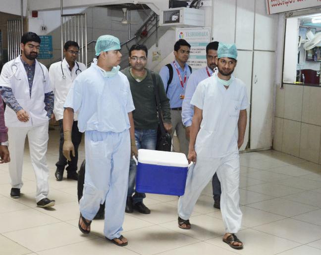 Sixth Green Corridor campaign successful in Solapur, donated to Pune hospital, Solapur hospital | सोलापुरात सहाव्यांदा ग्रीन कॉरिडॉर मोहीम यशस्वी, यकृताचे पुण्याला, डोळे सोलापूरच्या शासकीय रुग्णालयास दान