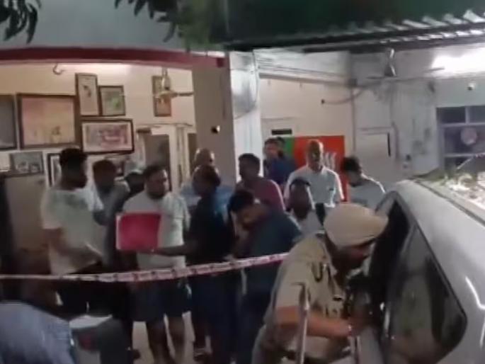 Grenade attack on BJP leader's house in Punjab, explosion at 1 am causes panic | पंजाबमध्ये भाजपा नेत्याच्या घरावर ग्रेनेड हल्ला, रात्री एक वाजता झालेल्या स्फोटाने खळबळ Grenade attack on BJP leader's house in Punjab, explosion at 1 am causes panic | पंजाबमध्ये भाजपा नेत्याच्या घरावर ग्रेनेड हल्ला, रात्री एक वाजता झालेल्या स्फोटाने खळबळ
