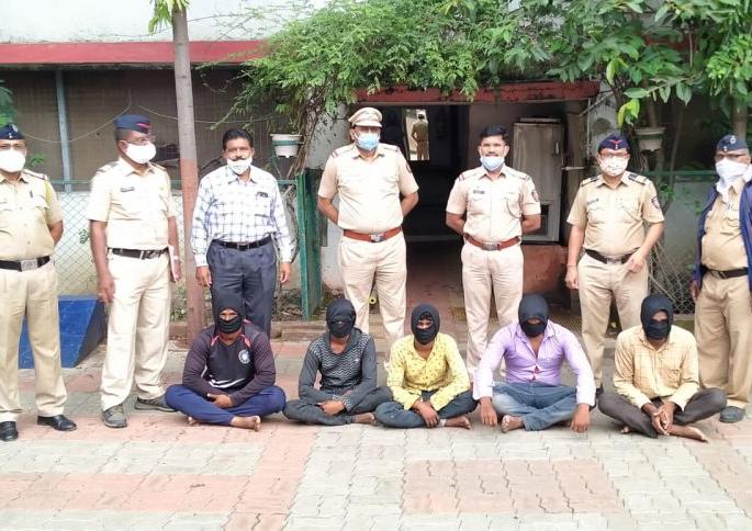 looted students in the Girda forest of Buldhana district | गिरडा जंगलात विद्यार्थ्यांना मारहाण करून लुटले; ५ आरोपींना अटक looted students in the Girda forest of Buldhana district | गिरडा जंगलात विद्यार्थ्यांना मारहाण करून लुटले; ५ आरोपींना अटक