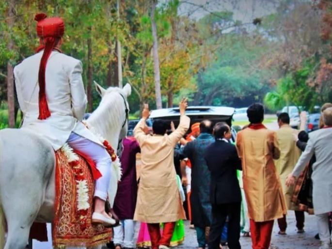 grooms brother dancing in wedding procession crushed by bus died on spot | भयंकर! वरातीत नाचणाऱ्या नवरदेवाच्या भावाला बसने चिरडलं; संतापलेल्या नातेवाईकांनी... grooms brother dancing in wedding procession crushed by bus died on spot | भयंकर! वरातीत नाचणाऱ्या नवरदेवाच्या भावाला बसने चिरडलं; संतापलेल्या नातेवाईकांनी...