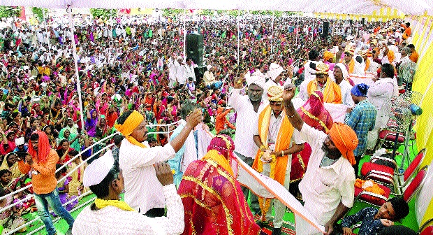 Shubhamangal of 41 couples in Nanded | नांदेडात ४१ जोडप्यांचे शुभमंगल Shubhamangal of 41 couples in Nanded | नांदेडात ४१ जोडप्यांचे शुभमंगल