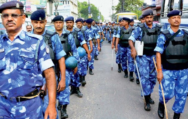Rapid Action Force calls for immersion procession in Jalgaon | जळगावात विसर्जन मिरवणुकीसाठी प्रथमच मागविली रॅपीड अॅक्शन फोर्स Rapid Action Force calls for immersion procession in Jalgaon | जळगावात विसर्जन मिरवणुकीसाठी प्रथमच मागविली रॅपीड अॅक्शन फोर्स