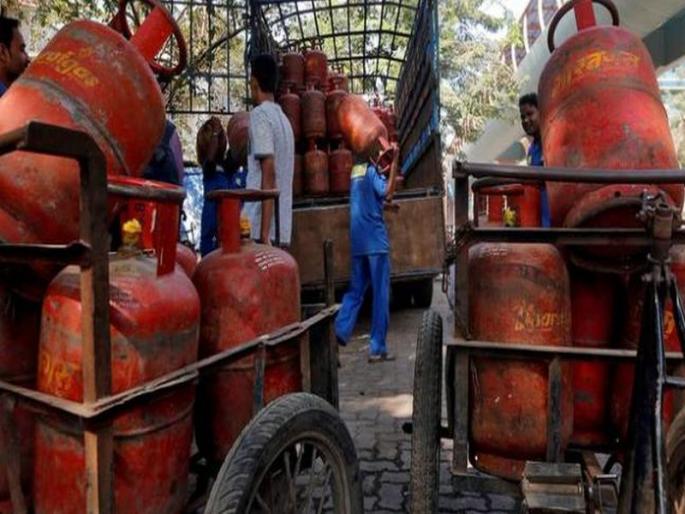 LPG Gas expensive in Pakistan and Sri Lanka compared to India, know price | भारताच्या तुलनेत पाकिस्तान अन् श्रीलंकेत LPG गॅस महाग, जाणून घ्या किंमत LPG Gas expensive in Pakistan and Sri Lanka compared to India, know price | भारताच्या तुलनेत पाकिस्तान अन् श्रीलंकेत LPG गॅस महाग, जाणून घ्या किंमत