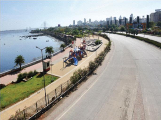 Mumbaikar in fear of action | कारवाईच्या धास्तीने मुंबईकर घरात Mumbaikar in fear of action | कारवाईच्या धास्तीने मुंबईकर घरात