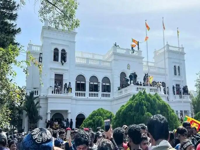 sri lanka PM ranil wickremesinghe ordered military to do what is necessary to restore order | उपद्रव करणाऱ्यांना रोखण्यासाठी, जे आवश्यक वाटेल ते करा; श्रीलंकन पंतप्रधानांचा लष्कराला आदेश sri lanka PM ranil wickremesinghe ordered military to do what is necessary to restore order | उपद्रव करणाऱ्यांना रोखण्यासाठी, जे आवश्यक वाटेल ते करा; श्रीलंकन पंतप्रधानांचा लष्कराला आदेश