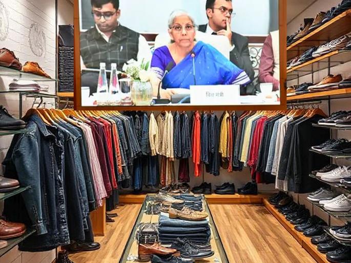 First news from GST Council! 5 percent tax on slippers, shoes under Rs 2500: Report | जीएसटी परिषदेबाबत पहिली बातमी! २५०० रुपयांच्या आतील चप्पल, बुटांवर ५ टक्के कर : रिपोर्ट