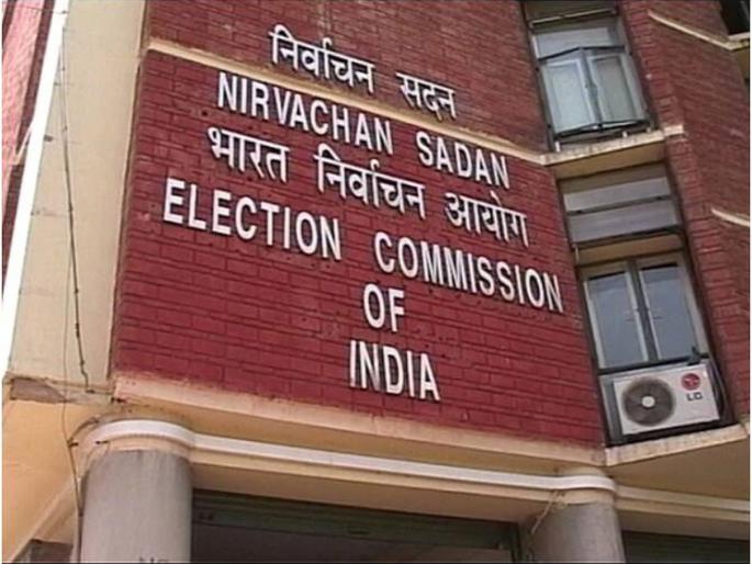 commission to withdraw notice to conduct election work; A case of employees in the Charity Commissioner's Office | निवडणुकीची कामे करण्याची नोटीस मागे घेण्याची आयोगावर नामुष्की; धर्मादाय आयुक्त कार्यालयातील कर्मचाऱ्यांचे प्रकरण commission to withdraw notice to conduct election work; A case of employees in the Charity Commissioner's Office | निवडणुकीची कामे करण्याची नोटीस मागे घेण्याची आयोगावर नामुष्की; धर्मादाय आयुक्त कार्यालयातील कर्मचाऱ्यांचे प्रकरण