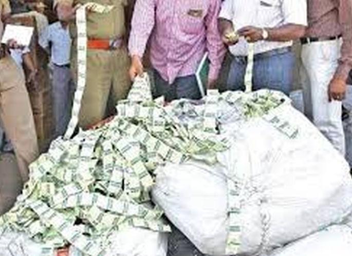 Main Culprit of Gutka case in yet to arested | खामगावातील गुटखा जप्ती कारवाईत सुत्रधार मोकाट! Main Culprit of Gutka case in yet to arested | खामगावातील गुटखा जप्ती कारवाईत सुत्रधार मोकाट!