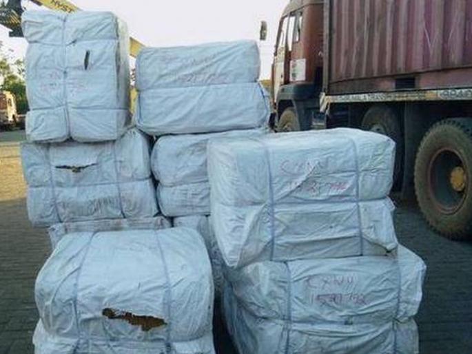 Four lakh gutka stocks seized from Murtijapur | मूर्तिजापुरातून चार लाखांचा गुटखा साठा जप्त Four lakh gutka stocks seized from Murtijapur | मूर्तिजापुरातून चार लाखांचा गुटखा साठा जप्त