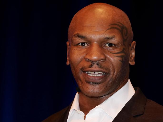 Tyson to return to boxing after 15 years; Punch to the trainer during practice | टायसन १५ वर्षानंतर बॉक्सिंग रिंगणात परतणार; सरावादरम्यान ट्रेनरवर केला ठोशांचा प्रहार Tyson to return to boxing after 15 years; Punch to the trainer during practice | टायसन १५ वर्षानंतर बॉक्सिंग रिंगणात परतणार; सरावादरम्यान ट्रेनरवर केला ठोशांचा प्रहार