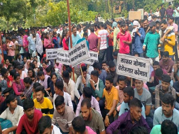 Thousands of youth took to the streets against the contracting of government jobs; Strong sloganeering | सरकारी नोकरीच्या कंत्राटीकरणाविरोधात हजारो तरुण उतरले रस्त्यावर; जोरदार नारेबाजी Thousands of youth took to the streets against the contracting of government jobs; Strong sloganeering | सरकारी नोकरीच्या कंत्राटीकरणाविरोधात हजारो तरुण उतरले रस्त्यावर; जोरदार नारेबाजी