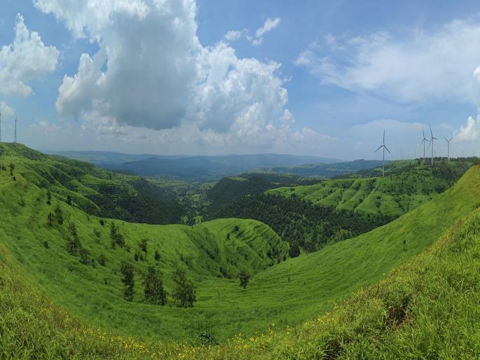 Gudhe Panchgani Plateau increasing tourist flow, charm of natural beauty | Sangli: गुढे पाचगणी पठार पर्यटकांना खुणावतोय, निसर्गसौंदर्याची भुरळ Gudhe Panchgani Plateau increasing tourist flow, charm of natural beauty | Sangli: गुढे पाचगणी पठार पर्यटकांना खुणावतोय, निसर्गसौंदर्याची भुरळ