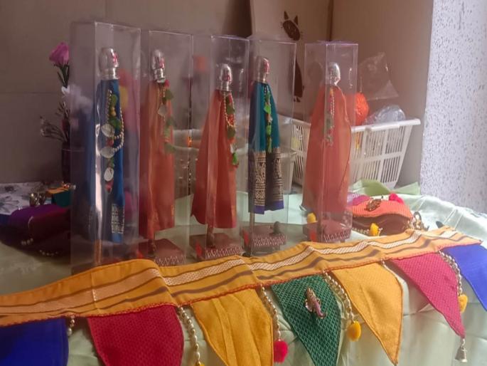 special children in vishwas matimand kendra had drawn the attention of indians in america to the mini dolls made from their creativity and have gone to america children art skills being appreciated | विशेष मुलांनी बनवलेल्या गुढी पोहोचल्या अमेरिकेत special children in vishwas matimand kendra had drawn the attention of indians in america to the mini dolls made from their creativity and have gone to america children art skills being appreciated | विशेष मुलांनी बनवलेल्या गुढी पोहोचल्या अमेरिकेत