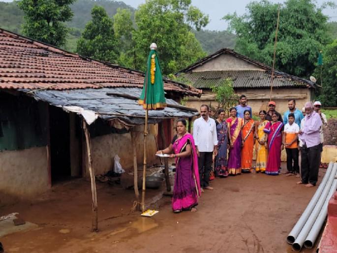 As soon as Eknath Shinde became the Chief Minister, he celebrated Jallosh and Gudha in his native village | एकनाथ शिंदे मुख्यमंत्री होताच मूळ गावात जल्लोष, गुढ्या उभारून केला आनंदोत्सव As soon as Eknath Shinde became the Chief Minister, he celebrated Jallosh and Gudha in his native village | एकनाथ शिंदे मुख्यमंत्री होताच मूळ गावात जल्लोष, गुढ्या उभारून केला आनंदोत्सव