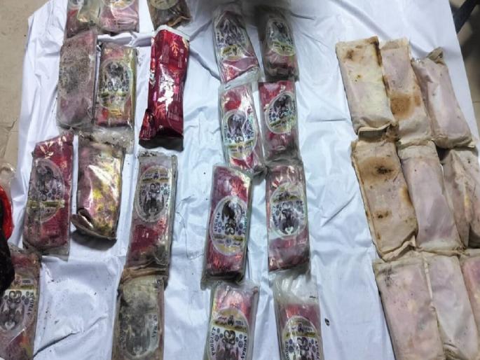 21 kg hashish was found on the seashore of Guhagar | गुहागरातील बाेऱ्या समुद्रकिनारी सापडले २१ किलो चरस 21 kg hashish was found on the seashore of Guhagar | गुहागरातील बाेऱ्या समुद्रकिनारी सापडले २१ किलो चरस