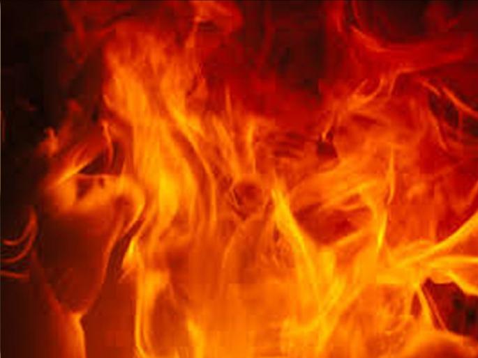 Mattress factory fire in Guhagar | रत्नागिरी: गुहागरात गादी कारखान्याला आग, लाखोंचे नुकसान Mattress factory fire in Guhagar | रत्नागिरी: गुहागरात गादी कारखान्याला आग, लाखोंचे नुकसान