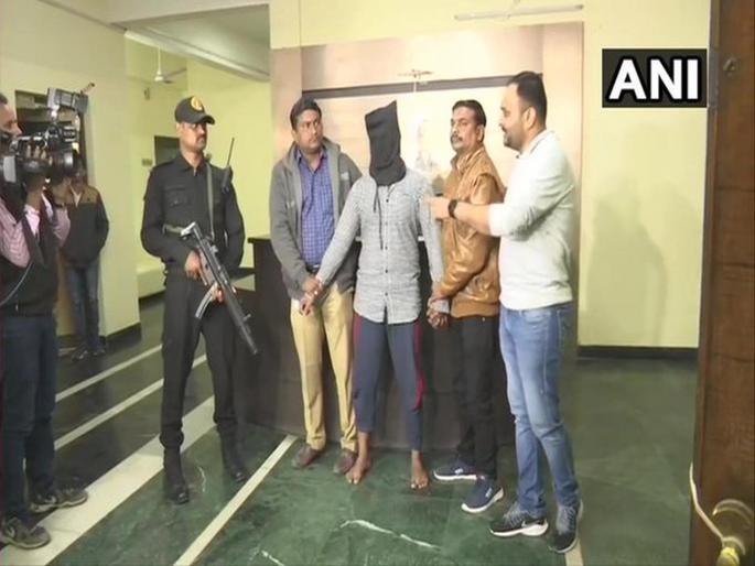 Gujarat ATS arrested ISIS terrorist from vadodara | गुजरात एटीएसने आयसिसच्या दहशतवाद्याला केली अटक Gujarat ATS arrested ISIS terrorist from vadodara | गुजरात एटीएसने आयसिसच्या दहशतवाद्याला केली अटक
