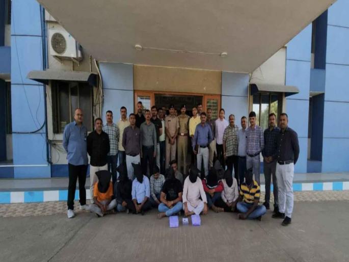 Gujarat fake raid was conducted on a jewellery shop by posing as ED officers 12 arrested | गुजरातमध्ये सापडले ईडीचे बनावट पथक; एका महिलेसह १२ जणांना पोलिसांकडून अटक